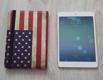 Mini iPad 16gb met Wifi en hoesje beschikbaar voor biedingen