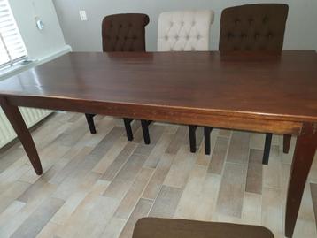Eetkamertafel beschikbaar voor biedingen