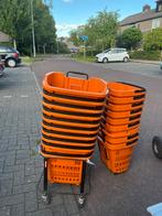 Winkel mandjes met wieltjes