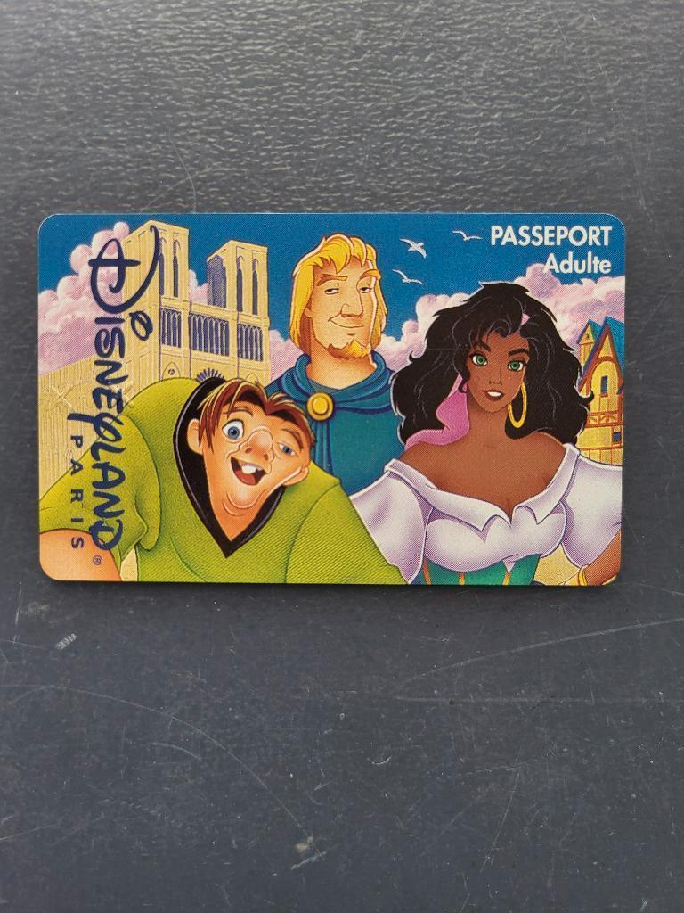 Disneyland Paris/ volwassenenpas uit 2006., Ophalen of Verzenden, Overige figuren, Zo goed als nieuw, Overige typen