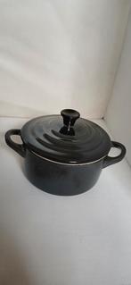 Zwart aardewerken Le Creuset mini cocotte, 6 beschikbaar, Huis en Inrichting, Keuken | Potten en Pannen, Ophalen of Verzenden