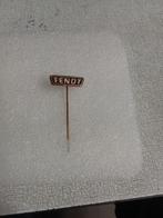 Metalen speldje van het traktor merk""FENDT"", Verzamelen, Speldjes, Pins en Buttons, Ophalen of Verzenden, Zo goed als nieuw