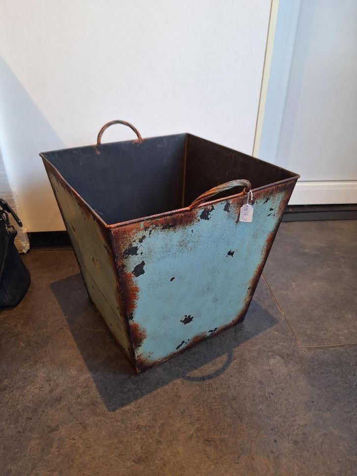 Toffe metalen bak brocante, Antiek en Kunst, Curiosa en Brocante, Ophalen