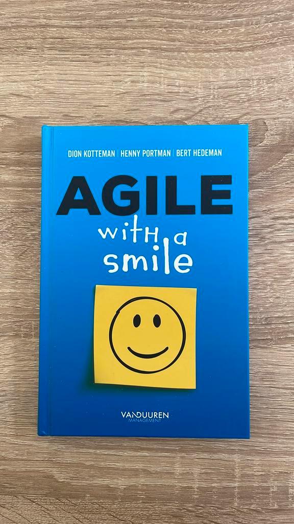 Bert Hedeman - Agile with a smile, Boeken, Advies, Hulp en Training, Zo goed als nieuw, Ophalen