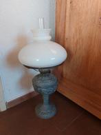 Antieke Petroleumlamp met Melkglazen Kap, Ophalen