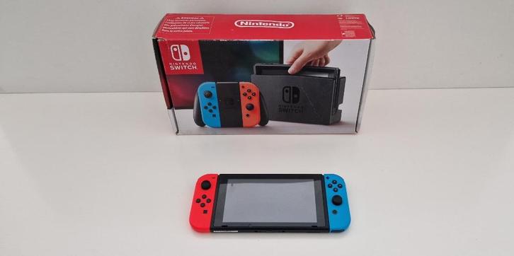 Nintendo Switch Met accesories, Spelcomputers en Games, Spelcomputers | Nintendo Switch, Zo goed als nieuw, Switch Original, Met 2 controllers