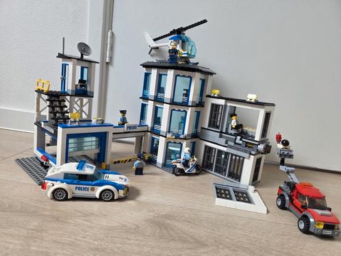Lego politiebureau 60141, Kinderen en Baby's, Speelgoed | Duplo en Lego, Zo goed als nieuw, Ophalen of Verzenden