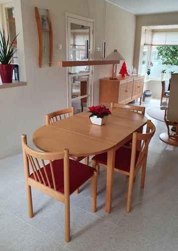 Eettafel uitschuifbaar beschikbaar voor biedingen