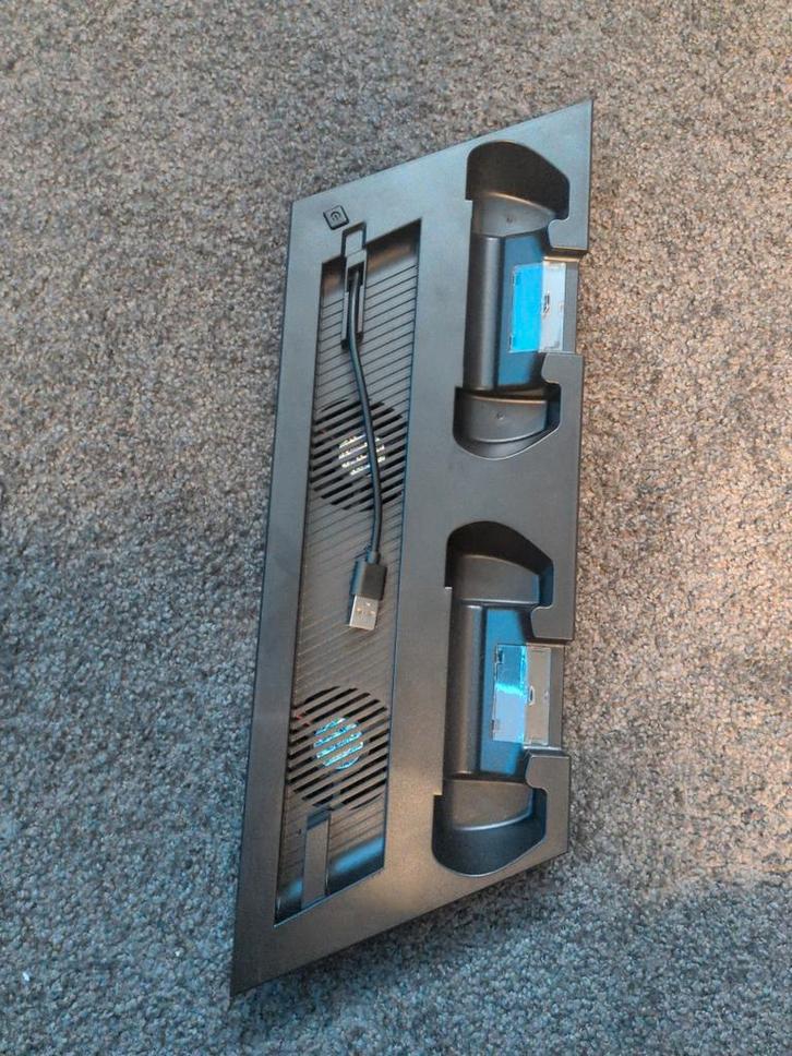 PlayStation 4 Slim Dock met Koelventilator & Controllerports, Spelcomputers en Games, Spelcomputers | Sony PlayStation Consoles | Accessoires