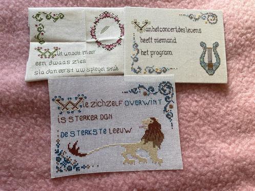 Set van 3 borduurwerken geborduurd in zijde spreuken, Hobby en Vrije tijd, Borduren en Borduurmachines, Borduurgaren of Zijde
