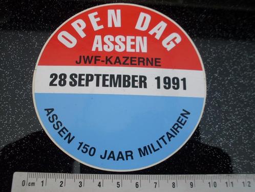 sticker jwf kazerne assen open dag 1991 leger army logo, Verzamelen, Stickers, Zo goed als nieuw, Bedrijf of Vereniging, Verzenden