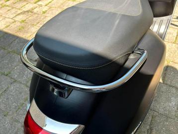 Achterrekje vespa GTS 300 zgan. beschikbaar voor biedingen