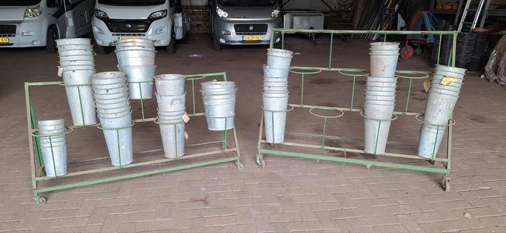 2x Bloemenrek met 50 Zinken Emmer Vazen, Zakelijke goederen, Kantoor en Winkelinrichting | Winkel en Inventaris, Ophalen of Verzenden