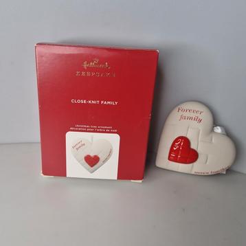 Hallmark Ornament Close-knit Family porselein hartje 2020 beschikbaar voor biedingen