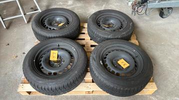 Pirelli Snowsport 210 winterbanden 205/60 R16 beschikbaar voor biedingen