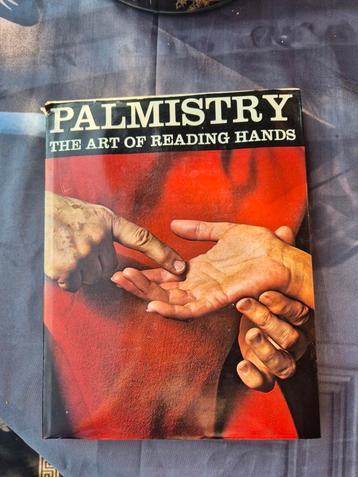 Palmistry the art of reading hands beschikbaar voor biedingen