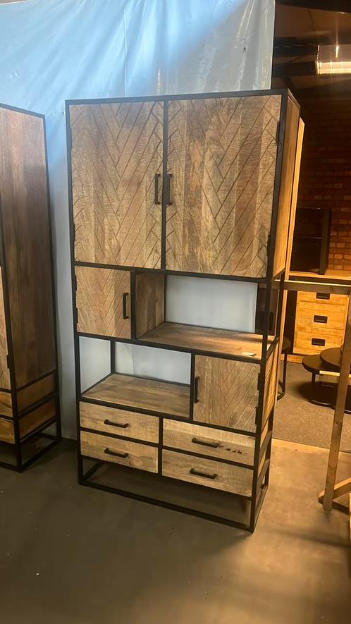 Vakkenkast mangohout visgraat (outlet), Huis en Inrichting, Woonaccessoires | Overige, Zo goed als nieuw, Ophalen