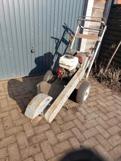 Stobbenfrees stronken ik frees hem graag  weg voor u stammen, Doe-het-zelf en Verbouw, Gereedschap | Freesmachines, Zo goed als nieuw