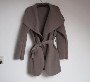 Nr.114: Leuke Tussenjas Zomerjas Jas Beige Taupe S Zo goed a beschikbaar voor biedingen