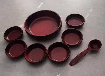Leuke houten pindaset beschikbaar voor biedingen