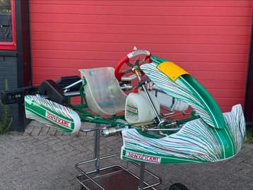 Tonykart Racer 401RR 2024 1 Race oud + veel extras beschikbaar voor biedingen