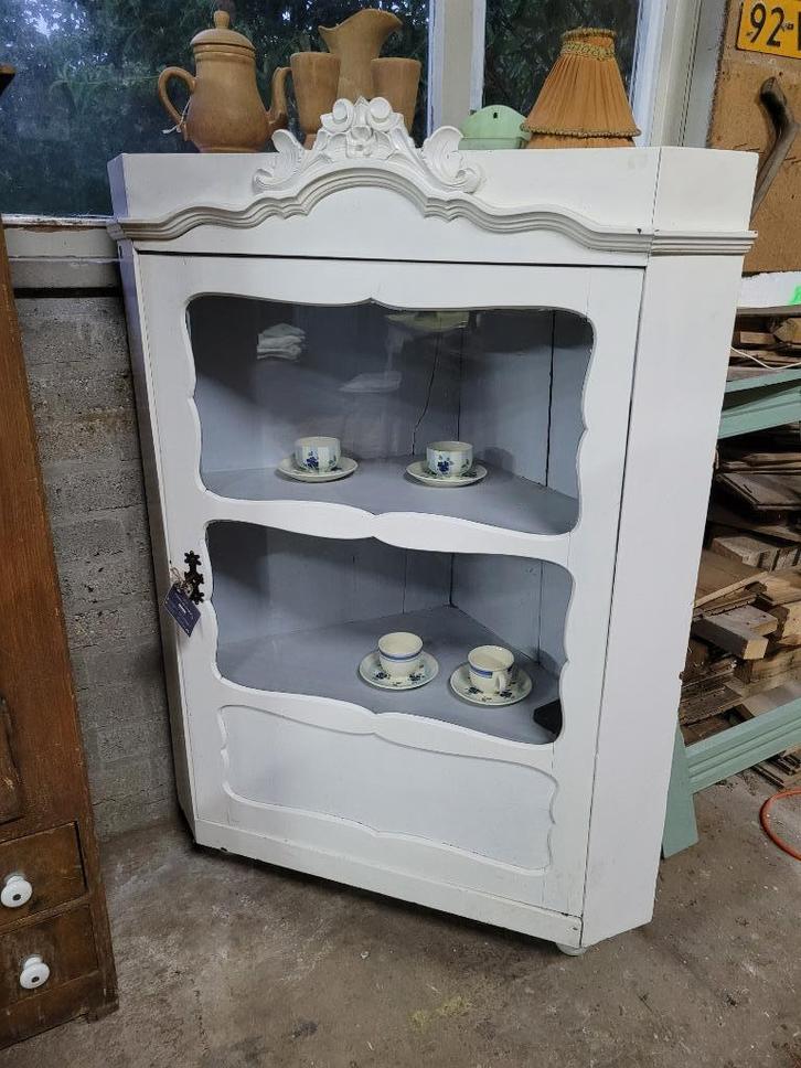 Brocante oude hoekkast vitrinekast servieskast, Antiek en Kunst, Curiosa en Brocante, Ophalen