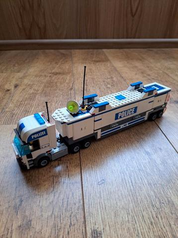 Lego City 7743 Politievrachtwagen beschikbaar voor biedingen