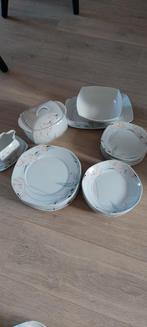 nauwelijks gebruikt koffie/eetservies, Ophalen