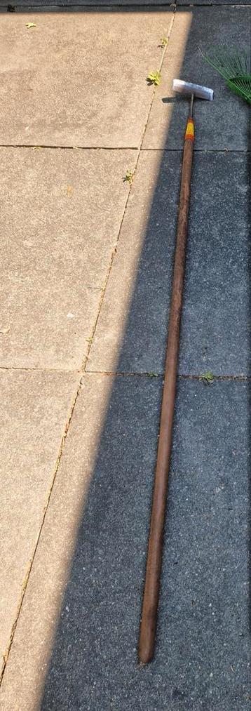 Schoffel.  beschikbaar voor biedingen