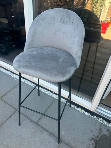 2x Hoge stoel nooit gebruikt!  beschikbaar voor biedingen