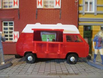 1:67 VW T3 Transporter food truck rood beschikbaar voor biedingen