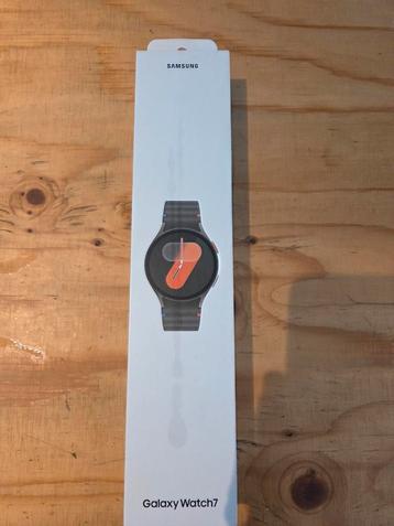 Samsung Galaxy Watch 7 40mm LTE green. beschikbaar voor biedingen