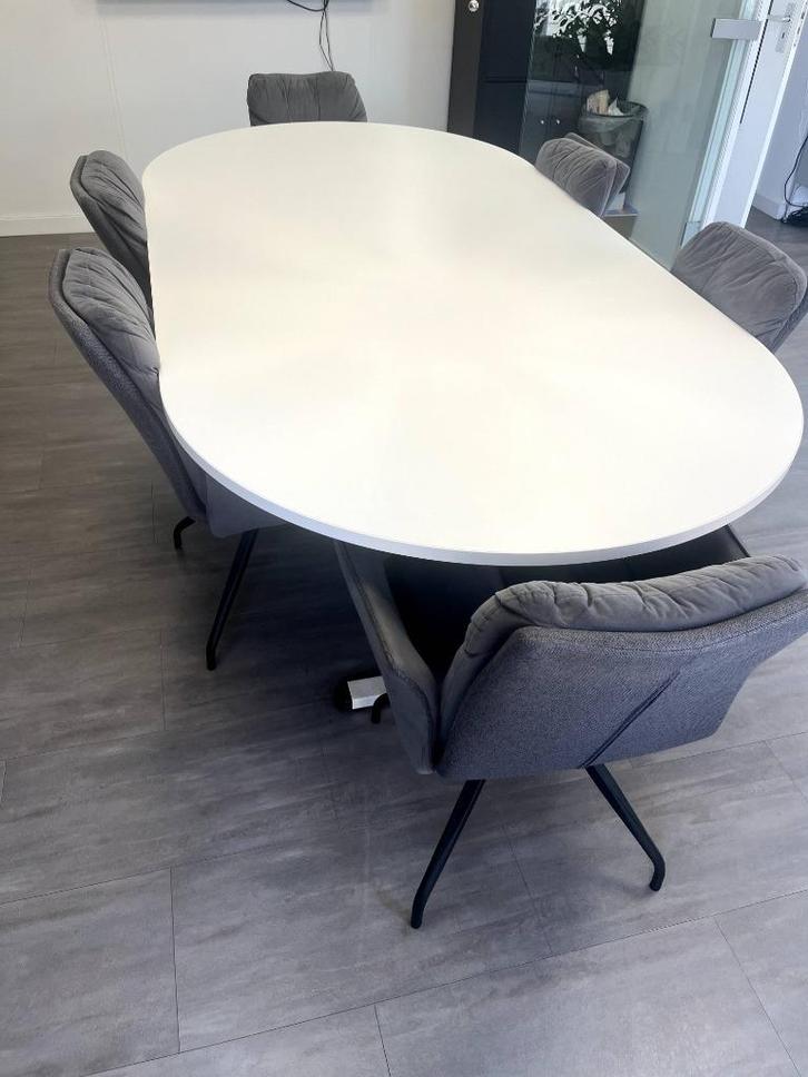Witte ovale vergadertafel – 240 cm, Huis en Inrichting, Bureaus, Zo goed als nieuw, Bureau, In hoogte verstelbaar, Ophalen