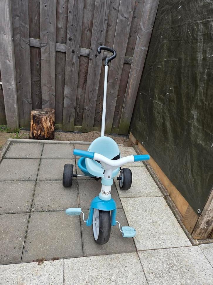 Smoby driewieler blauw met duwstang, Fietsen en Brommers, Fietsen | Kinderfietsjes, Gebruikt, Minder dan 16 inch, Zijwieltjes