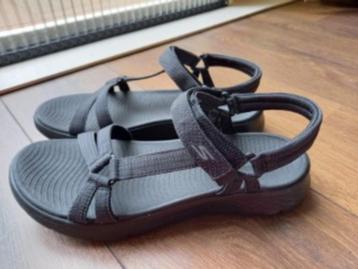 Skechers dames sandalen maat 41/42 beschikbaar voor biedingen