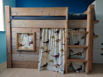 Mooie houten hoogslaper beschikbaar voor biedingen