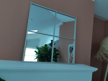 Spiegel 80 x 80 cm. champagne kleur beschikbaar voor biedingen