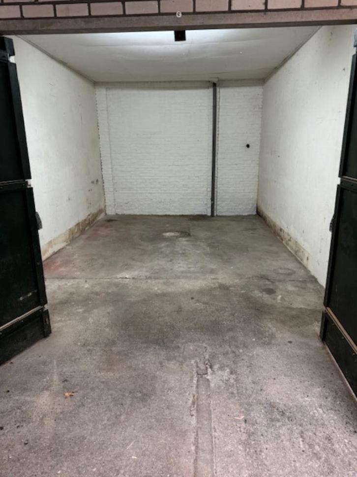 Te huur box aan de Meterorenstraat in Hilversum, Auto diversen, Autostallingen en Garages