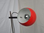 VEB AKA Leuchten | vintage vloerlamp | bollamp "warm rood", Huis en Inrichting, Lampen | Vloerlampen, 100 tot 150 cm, Ophalen of Verzenden