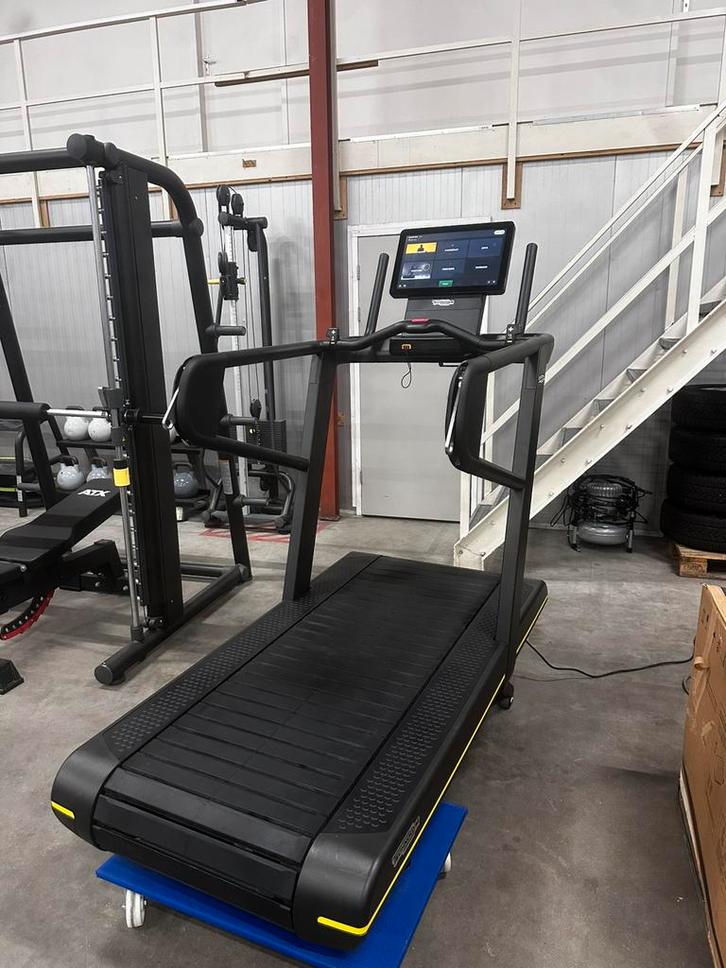 Technogym Skillrun 7000 met Parachutekit, Sport en Fitness, Fitnessmaterialen, Zo goed als nieuw, Overige typen, Ophalen