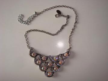 Ketting, zilverkleurig met hanger met strass beschikbaar voor biedingen