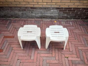 Kunststof Voetenbankje of bijzet tafel 2 stuks 5€ beschikbaar voor biedingen