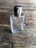 Antieke parfumfles met originele stop en zilveren dop, Ophalen, Zilver