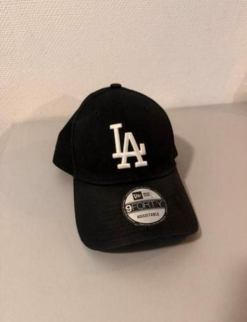 New Era Pet – Zwart met LA-logo (wit) | One Size beschikbaar voor biedingen