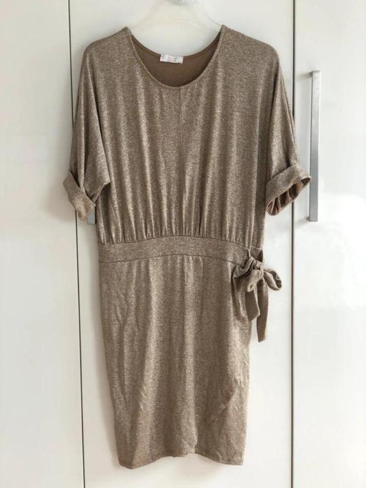 goud beige jurk van lurex / feestjurk   - maat S/M, Kleding | Dames, Jurken, Nieuw, Maat 38/40 (M), Beige, Boven de knie, Ophalen of Verzenden