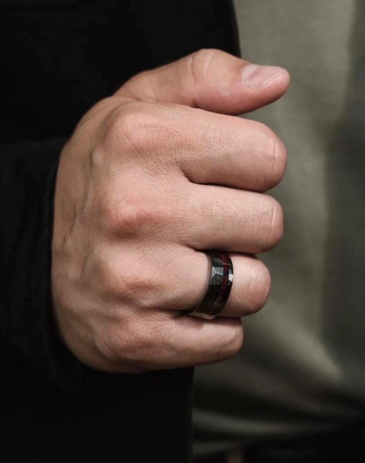 Tungsten ring with crushed metorite, Sieraden, Tassen en Uiterlijk, Ringen, Nieuw, Heer, 17 tot 18, Zilver, Ophalen of Verzenden