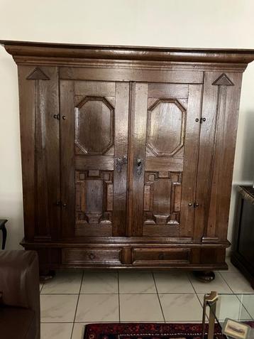 Antieke 2-deurs spinde kast begin 18e eeuw beschikbaar voor biedingen