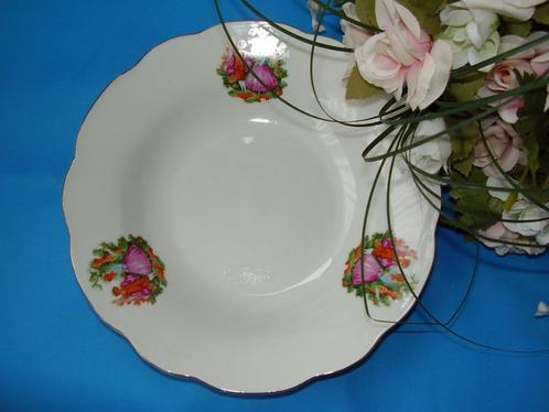 Schotel met Barok motieven en geschulpte rand, Antiek en Kunst, Curiosa en Brocante, Verzenden