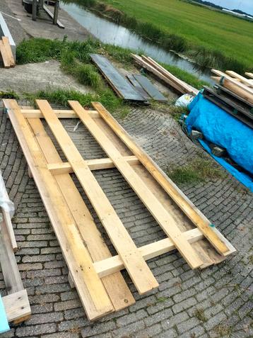 4 grote pallets gratis af te halen beschikbaar voor biedingen
