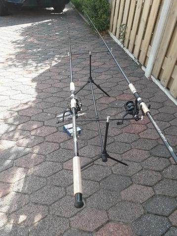 Nieuwe karper set hengels molens rodpod enz nieuwe set  beschikbaar voor biedingen